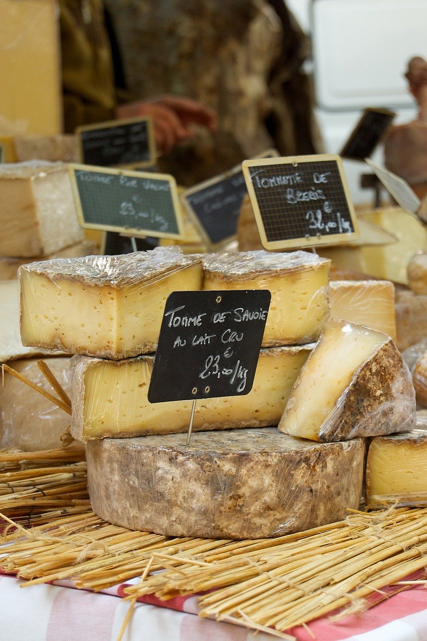 découvrez l'art de la dégustation de fromages avec notre guide complet. apprenez à apprécier les saveurs, textures et arômes des fromages du monde entier. que vous soyez un novice ou un expert, explorez les accords parfaits et les techniques pour savourer chaque bouchée.