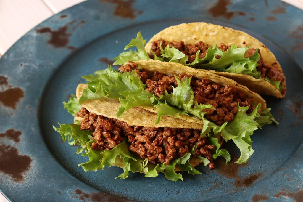 découvrez l'univers savoureux des tacos, un plat incontournable mêlant saveurs authentiques et ingrédients frais. apprenez à préparer vos propres tacos maison avec des recettes variées et des astuces pour impressionner vos convives. plongez dans cette expérience culinaire mêlant tradition et créativité !